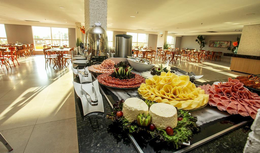 פורטאלזה Gran Mareiro Hotel מראה חיצוני תמונה A buffet at a hotel